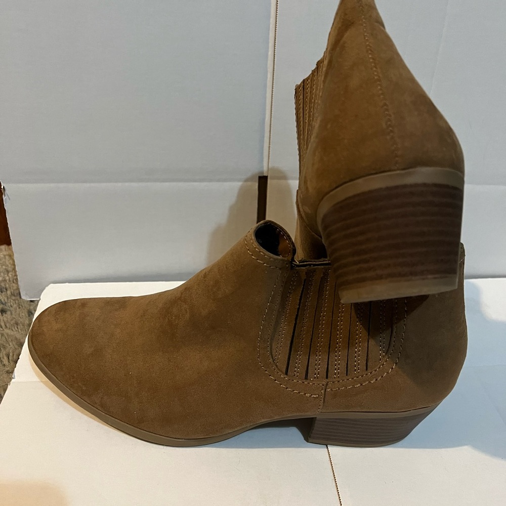 American Eagle boots